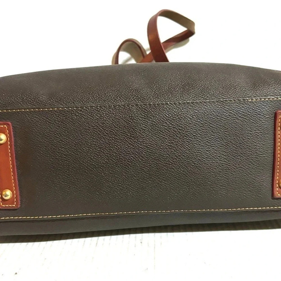 Dooney Bourke dark brown textured leather shoulder handbag - Picture 4 of 12